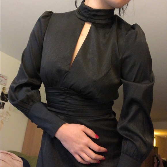 WAYF Black Dress 🖤 - Picture 2 of 9